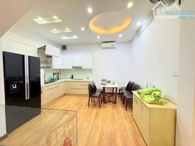 Độc nhất Hoàng Cầu, ô tô đỗ cửa, ô thang máy, phân lô, thông kinh doanh, gần phố. 48m*5T