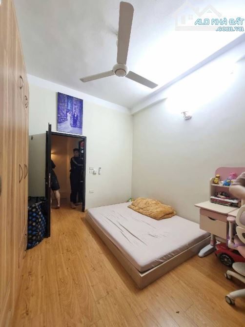 BÁN NHÀ PHỐ NGUYỄN XIỂN 30m2- 4 tầng - mt 4m- 6 tỷ 380