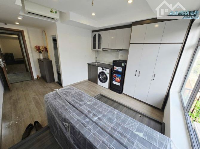 Toà CHDV Nguyễn Ngọc Vũ, 110m2*7T, MT 8M, 24 CH KK, ngõ ô tô, đủ PCCC, dòng tiền 8%/năm!