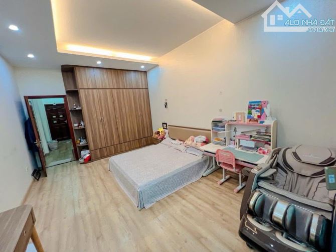 BÁN NHÀ QUAN HOA, CẦU GIẤY - 5 TẦNG 50M2 - GIÁ 12.9 TỶ - CÁCH MẶT PHỐ 50M