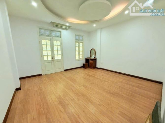 Độc nhất Hoàng Cầu, ô tô đỗ cửa, ô thang máy, phân lô, thông kinh doanh, gần phố. 48m*5T