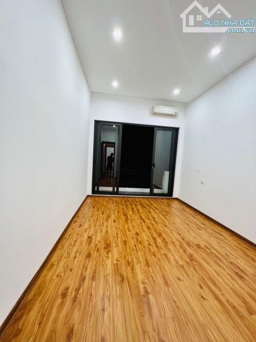 Phân lô Hoàng Liệt, vỉa hè ô tô tránh, kinh doanh, gara ô tô