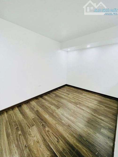 8.5 TỶ-38M2-4 TẦNG-4 NGỦ-121 KIM NGƯU-FUL NỘI THẤT-HBT