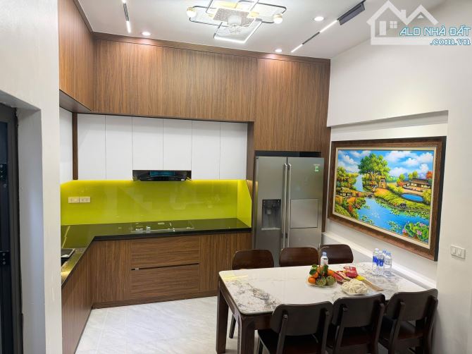 BÁN NHÀ TT CẦU GIẤY-5 TẦNG-6 NGỦ- FULL NỘI THẤT SỊN-PHÂN LÔ-GẦN Ô TÔ- GIÁ ~ 10tỷ