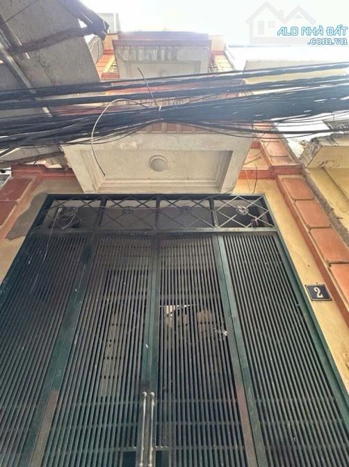 Bán nhà Gần Đại học Y Hà Nội. DT45m2, mặt tiền 4m, 3 mặt thoáng, chỉ nhỉnh 10 tỷ