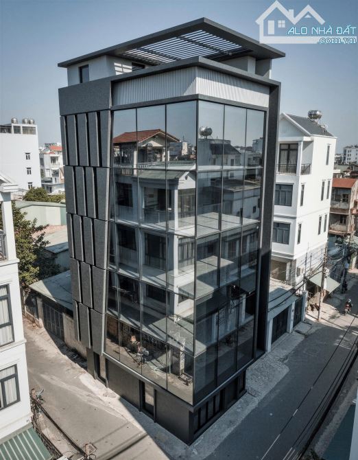 Bán tòa văn phòng 6 tầng thang máy căn góc 3 thoáng view hồ,ô tô dừng đỗ cạnh hồ Linh Đàm,