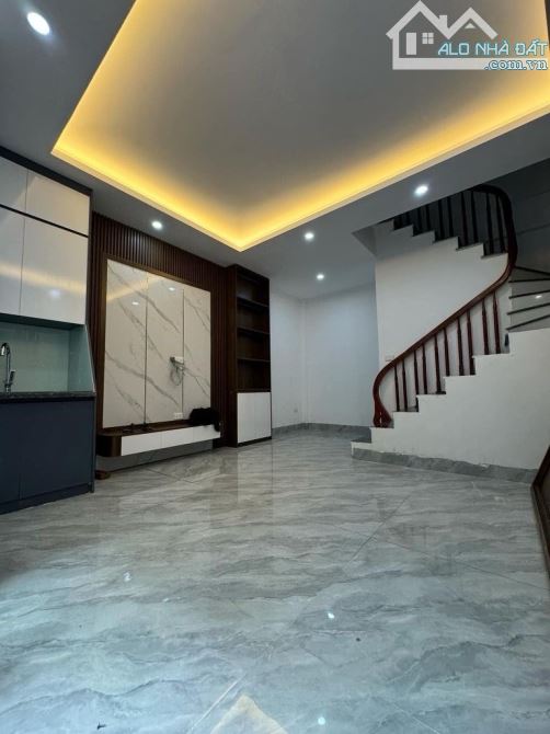 Nhỉnh 7.2 tỷ - Trần Khát Chân, Hai Bà Trưng. Chính chủ cần bán nhà 40m², 5 tầng, 3 ngủ.