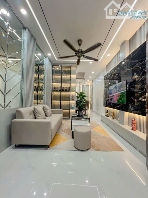 Bán nhà Hòa Bình 7 Minh Khai – Hai Bà Trưng | Nhà đẹp ở ngay, full nội thất, giá 9.2 tỷ