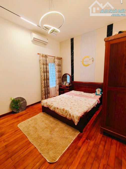 Bán nhà phố Trần Hưng Đạo, 20m2, 5 tầng thông sàn, mặt tiền 4.2m, 14.5 tỷ, thu 30tr/t