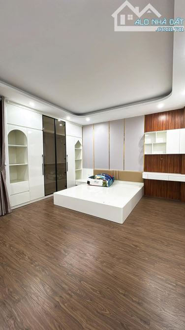 Nhà 5 tầng mới cạnh Vincom Times City, Phố Minh Khai Quận Hai Bà Trưng, ngõ nông gần phố