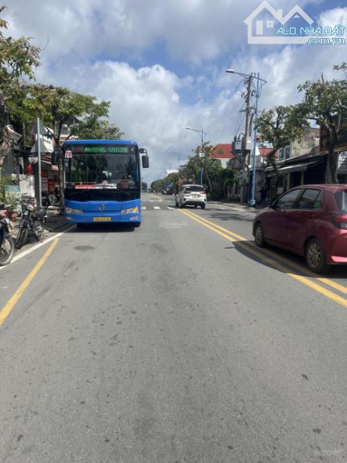 Bán 4 căn ki ốt mặt phố đường Bà Triệu, thị trấn Hóc Môn dt khủng hơn 900m2 giá 62 tỷ - 2