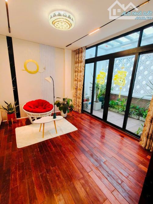 Bán nhà phố Trần Hưng Đạo, 20m2, 5 tầng thông sàn, mặt tiền 4.2m, 14.5 tỷ, thu 30tr/t