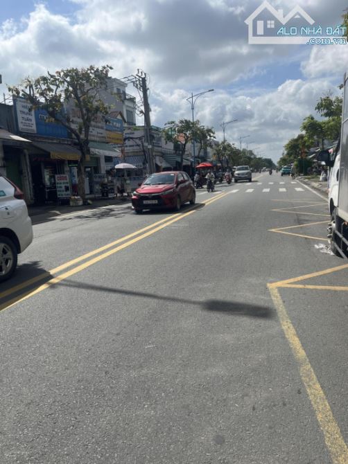 Bán 4 căn ki ốt mặt phố đường Bà Triệu, thị trấn Hóc Môn dt khủng hơn 900m2 giá 62 tỷ - 3