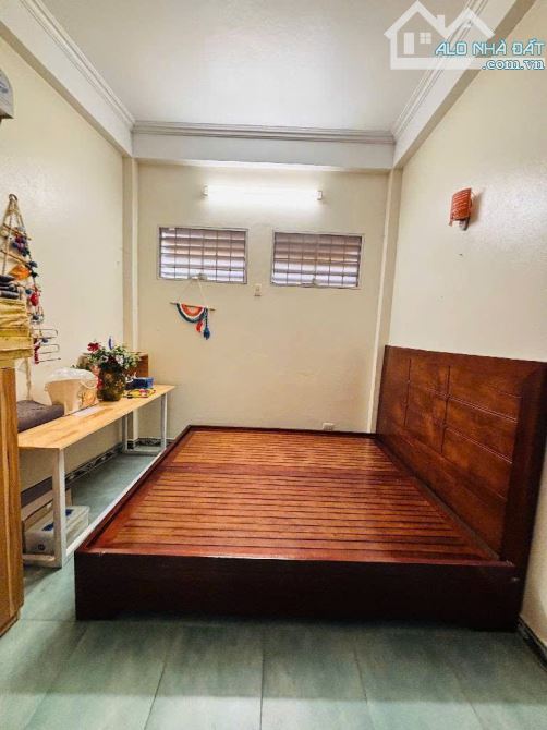 Chính chủ cần bán Nhà p Thái Thịnh - DT65m2 * 4 tầng, thoáng trước sau - 14,8 tỷ (sẵn sổ)