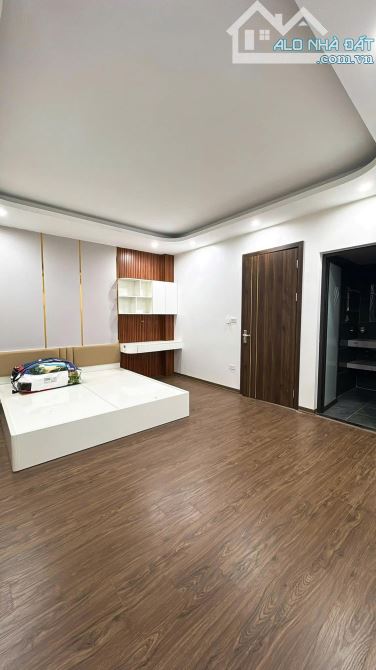 Nhà 5 tầng mới cạnh Vincom Times City, Phố Minh Khai Quận Hai Bà Trưng, ngõ nông gần phố