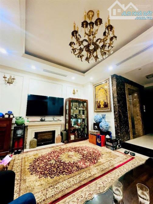 Bán tòa văn phòng 6 tầng thang máy căn góc 3 thoáng view hồ,ô tô dừng đỗ cạnh hồ Linh Đàm,