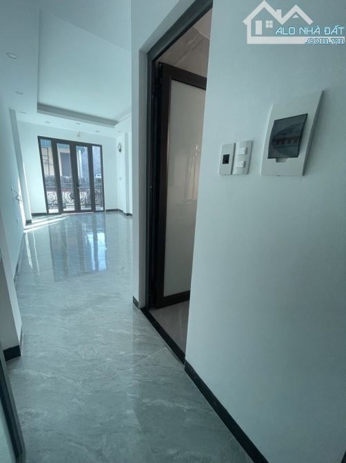 Hàng hiếm Hoàng Mai, 6.85 TỶ - 35m - 5 tầng - thang máy, mặt ngõ thông, 80m ô tô