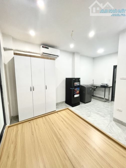 Bán Căn CCMN Hoàng Mai 40M- 8P KK, Dòng Tiền hơn 300tr/ năm Sổ Vuông, Nhỉnh 8 tỷ