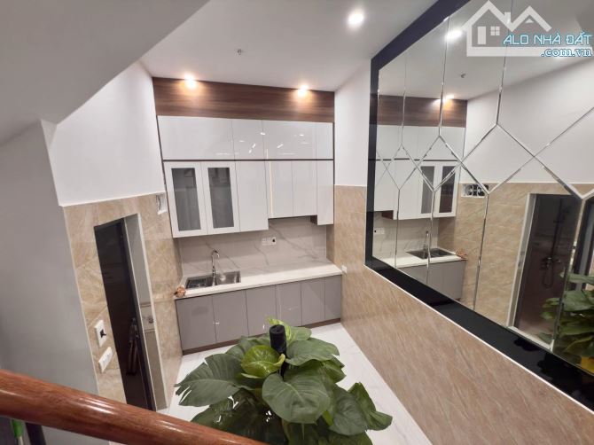 7,9 tỷ nhà 4 tầng đẹp, ngay ngã tư Phố Huế, Trần Khát Chân, Bạch Mai quận Hai Bà Trưng