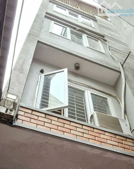 LẠC LONG QUÂN Ô TÔ ĐỖ CỔNG 40m RỘNG 4m NHÀ 5 TẦNG 5 NGỦ 8 Ty