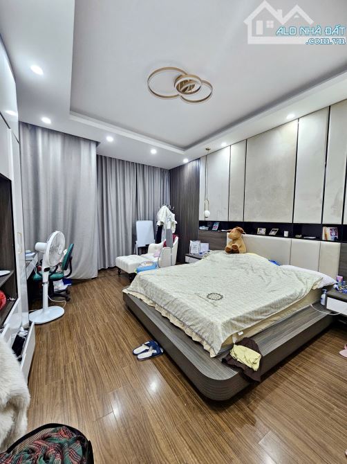 Ô TÔ TẢI ĐỖ CỬA, NGÕ THÔNG, 30m ra Hồ Tây, Nhật Chiêu 35m 6T Mt5 giá 11.5 tỷ. F