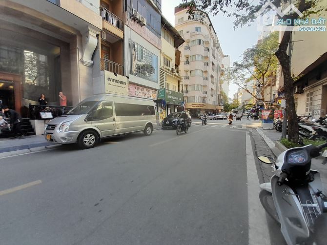 Bán toà khách sạn mặt phố Nguyễn Trường Tộ, DT: 220m2 x 16 Tầng, Mặt tiền: 10m, Giá 185 Tỷ