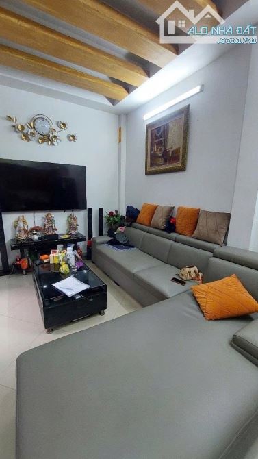 Bán nhà Trần Khát Chân 53m2 nhà đẹp ngõ ba gác thông gần phố 2 thoáng ở ngay 14.7 tỷ