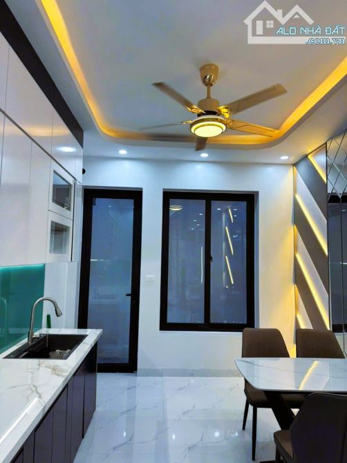 10,35 TỶ-45M2-5 TẦNG MỚI-5 NGỦ-20M RA PHỐ-TRƯƠNG ĐINH-THỊNH LIỆT-BỜ SÔNG SÉT