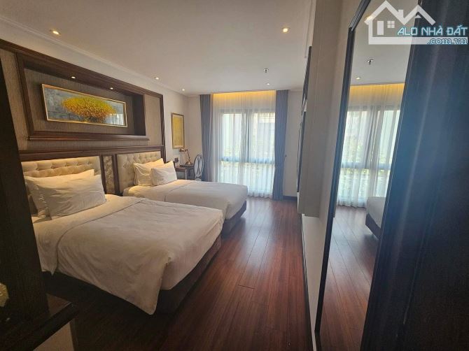 Bán toà khách sạn mặt phố Nguyễn Trường Tộ, DT: 220m2 x 16 Tầng, Mặt tiền: 10m, Giá 185 Tỷ