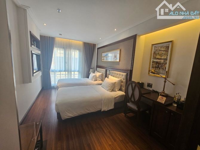 Bán toà khách sạn mặt phố Nguyễn Trường Tộ, DT: 220m2 x 16 Tầng, Mặt tiền: 10m, Giá 185 Tỷ