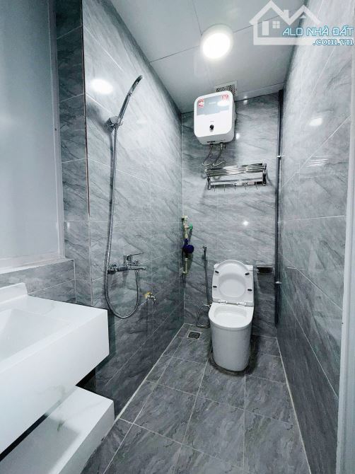 Bán Nhà Dòng Tiền Ngõ Quỳnh 6 Tầng 14 Phòng Khép Kín ( Cách Ô Tô 12M )