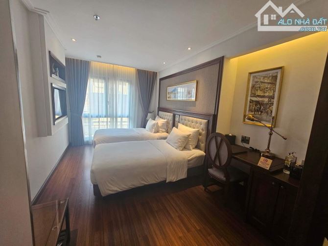 Bán toà khách sạn mặt phố Nguyễn Trường Tộ, DT: 220m2 x 16 Tầng, Mặt tiền: 10m, Giá 185 Tỷ