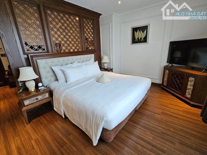 Bán toà khách sạn mặt phố Nguyễn Trường Tộ, DT: 220m2 x 16 Tầng, Mặt tiền: 10m, Giá 185 Tỷ