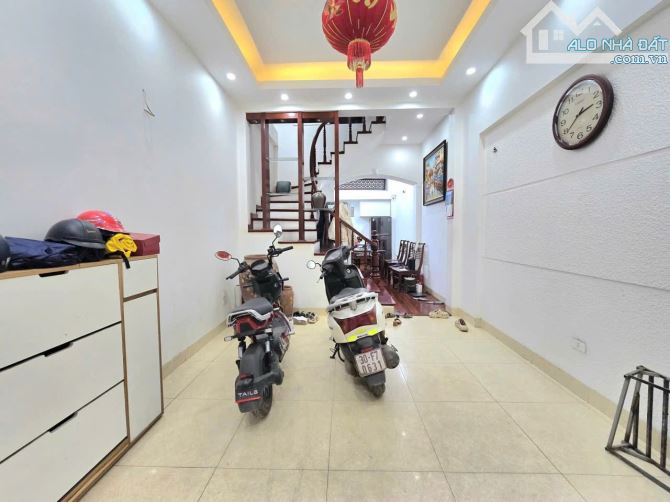 Nhà dân xây mặt ngõ thông 20m ra Hồ Tây, Thụy Khuê, 40m2 x 6 tầng kdoanh. Giá 14.2 tỷ