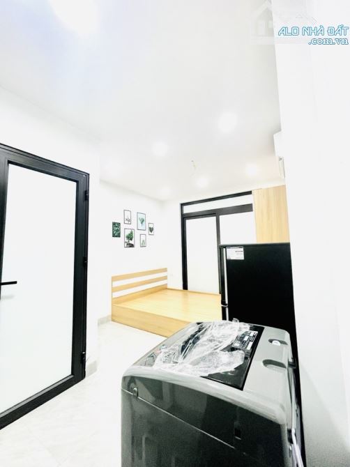 Bán Căn CCMN Hoàng Mai 40M- 8P KK, Dòng Tiền hơn 300tr/ năm Sổ Vuông, Nhỉnh 8 tỷ