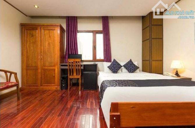 Bán khách sạn mặt phố Hàng Buồm, 80m2, 5 tầng, mặt tiền 5.4m, 77.5 tỷ, kinh doanh đỉnh