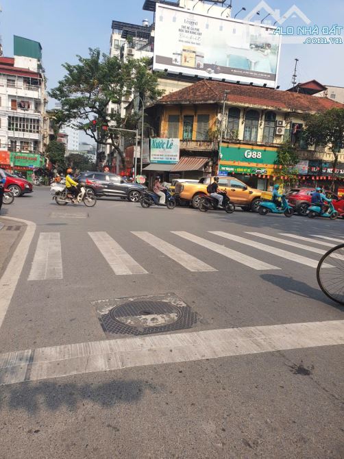 Bán nhà mặt phố Hàng Giấy, D.tích 215m2, 5 tầng, M.tiền siêu rộng, giá bán siêu tốt có 102