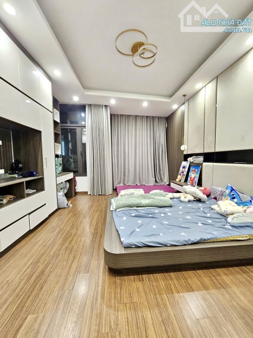 Ô TÔ TẢI ĐỖ CỬA, NGÕ THÔNG, 30m ra Hồ Tây, Nhật Chiêu 35m 6T Mt5 giá 11.5 tỷ. F