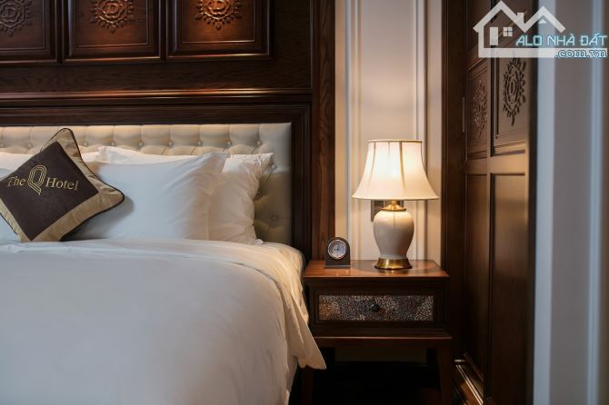 Bán toà khách sạn mặt phố Nguyễn Trường Tộ, DT: 220m2 x 16 Tầng, Mặt tiền: 10m, Giá 185 Tỷ