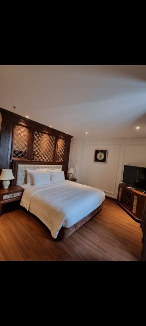 Bán toà khách sạn mặt phố Nguyễn Trường Tộ, DT: 220m2 x 16 Tầng, Mặt tiền: 10m, Giá 185 Tỷ