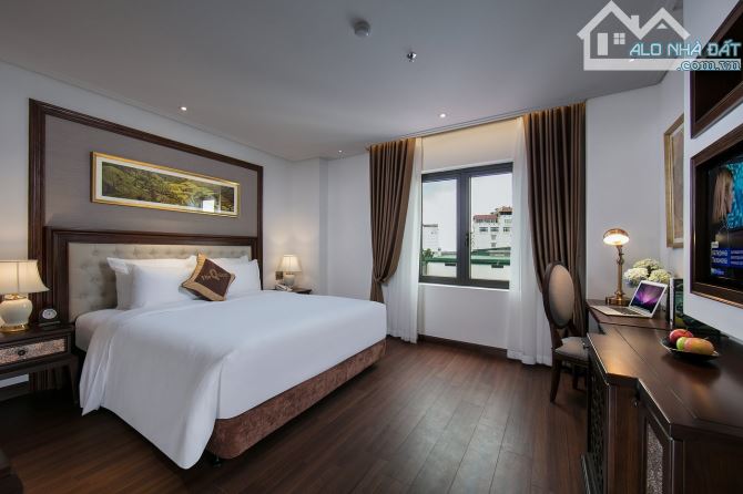 Bán toà khách sạn mặt phố Nguyễn Trường Tộ, DT: 220m2 x 16 Tầng, Mặt tiền: 10m, Giá 185 Tỷ