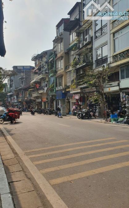 Bán nhà mặt phố Hàng Giấy, D.tích 215m2, 5 tầng, M.tiền siêu rộng, giá bán siêu tốt có 102