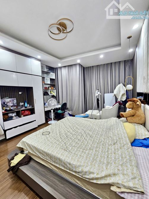 Ô TÔ TẢI ĐỖ CỬA, NGÕ THÔNG, 30m ra Hồ Tây, Nhật Chiêu 35m 6T Mt5 giá 11.5 tỷ. F