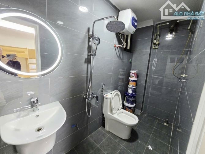 Bán nhà riêng chung cư mini có sổ phố Cầu Giấy, 50m², 2 ngủ, chỉ 2,5 tỷ,thang máy