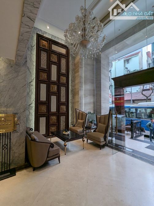 Bán toà khách sạn mặt phố Nguyễn Trường Tộ, DT: 220m2 x 16 Tầng, Mặt tiền: 10m, Giá 185 Tỷ