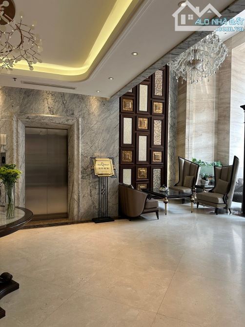 Bán toà khách sạn mặt phố Nguyễn Trường Tộ, DT: 220m2 x 16 Tầng, Mặt tiền: 10m, Giá 185 Tỷ