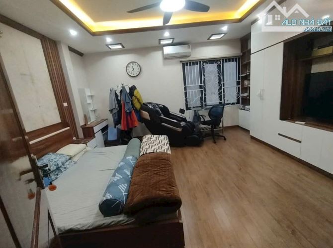 Nhà đẹp Đặng Tiến Đông ngõ nông 30m ra Phố, 40m2 x mtiền 5.6m x 3 ngủ. Giá 11.5 tỷ