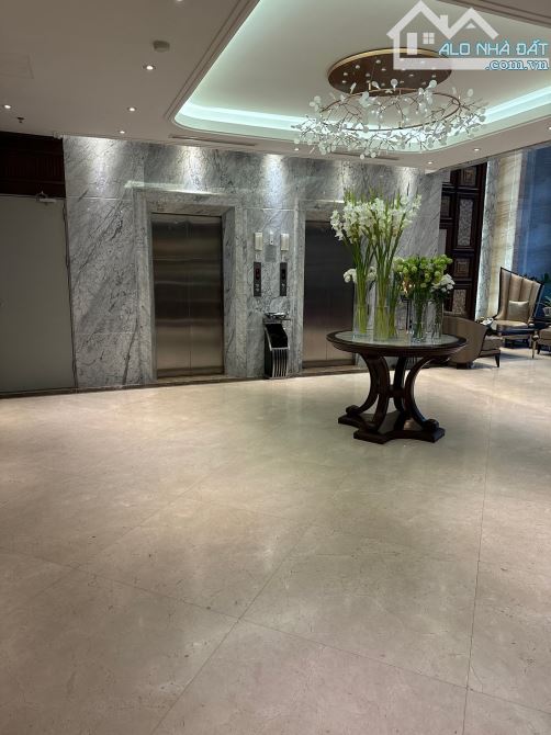 Bán toà khách sạn mặt phố Nguyễn Trường Tộ, DT: 220m2 x 16 Tầng, Mặt tiền: 10m, Giá 185 Tỷ