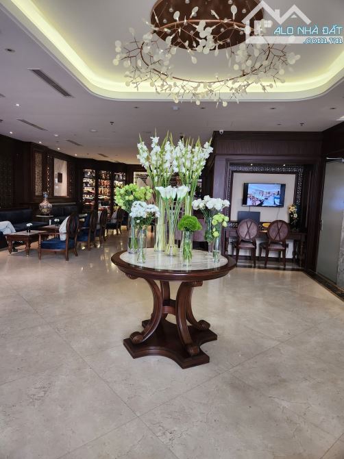 Bán toà khách sạn mặt phố Nguyễn Trường Tộ, DT: 220m2 x 16 Tầng, Mặt tiền: 10m, Giá 185 Tỷ