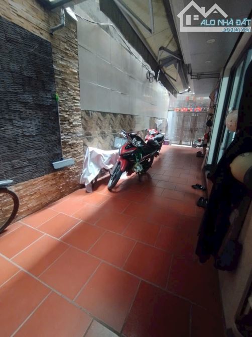 Nhà đẹp Đặng Tiến Đông ngõ nông 30m ra Phố, 40m2 x mtiền 5.6m x 3 ngủ. Giá 11.5 tỷ